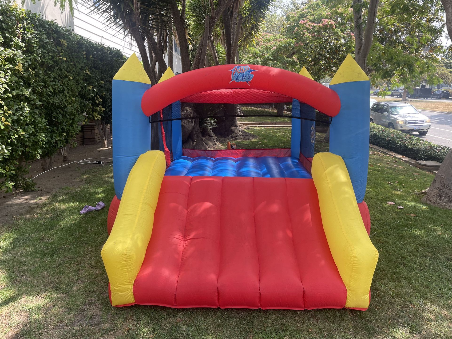 Action Air Bounce House 3-10 yrs