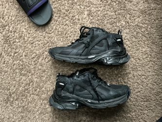 All black balencigas
