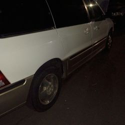 2000 Ford Windstar