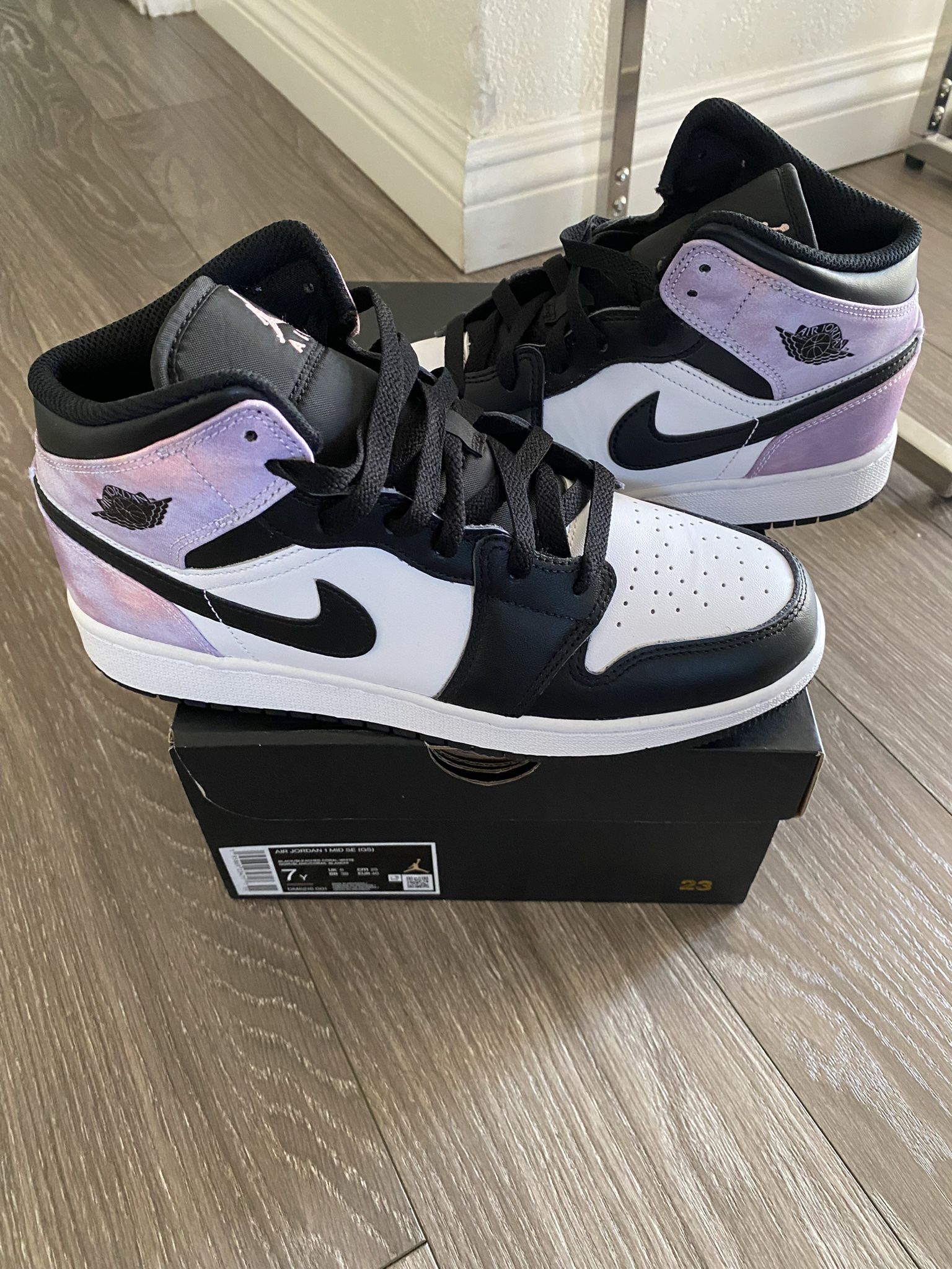 Air Jordan 1 Mid