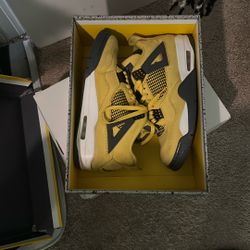 Jordan 4 Retro Lightening 