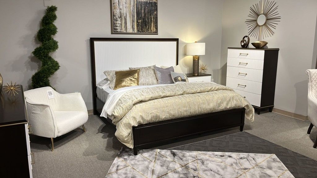 Niles With Gold Trim White And Cherry Eastern King Bed
Homelegance$10 Down Payment And Financing Available