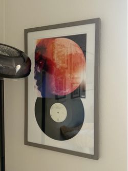 2 Vinyl frames (albums not included)