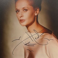 Tippi Hedren Hitchcock’s “The Birds” Signed Color 8x10 Photo 