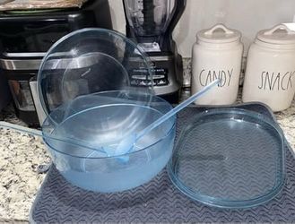Tupperware Preludio Water Colors Blue Acrylic Punch Bowl/ Salad Set,Tray $20 for the set