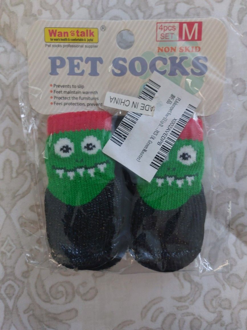 Pets NON SLIP socks In Package. . Size M. See Photos. Cash Pickup Only