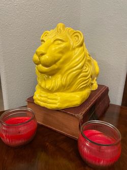 Vintage Hollywood Regency Yellow Ceramic Lion Planter