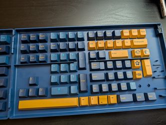 Akko Macaw Keycap Set – Full Size with Storage Case