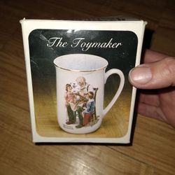 Vintage Christmas Mug Normal Rockwell The Toy Maker 1982