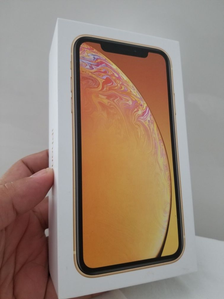 IPHONE XR 64GB YELLOW BRAND NEW UNLOCKED ANY COMPANY IN BOX WITH ALL ACCESORIES
