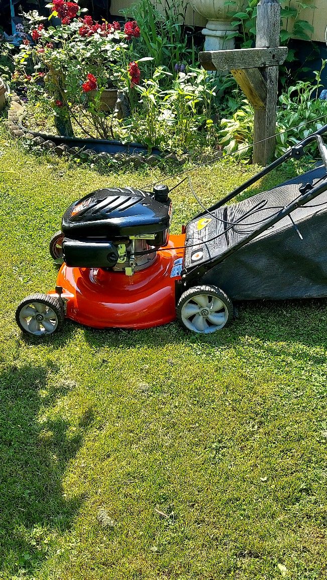 Yard Machine LAWNMOWER