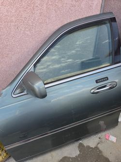 2003 and up  Lincoln Town car driver door