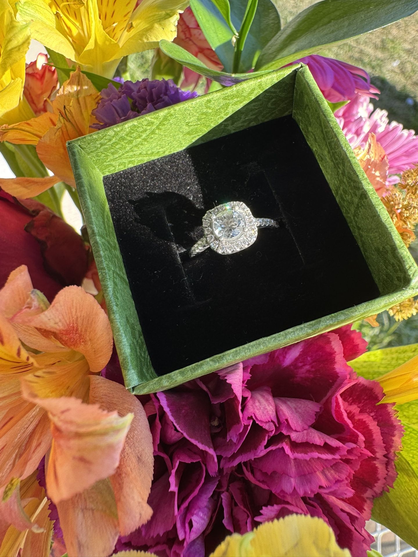 18K White Gold Ring with Natural Diamonds & White Topaz – Size 8