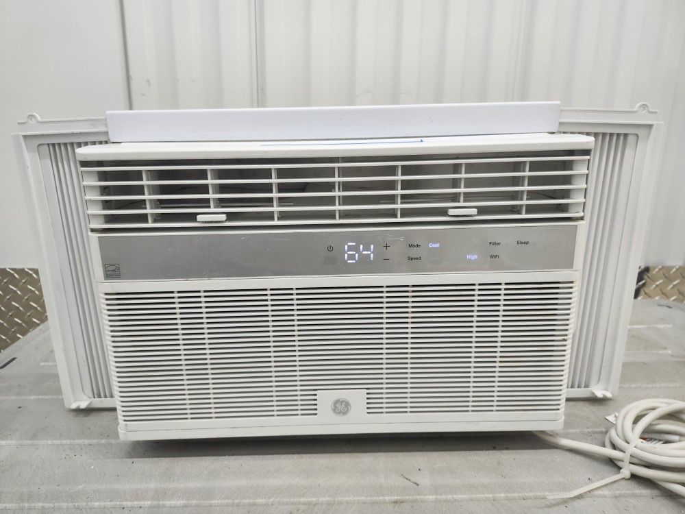 LIKE NEW 8000 BTU Wi-Fi AIR CONDITIONER AC