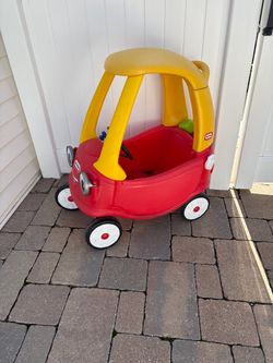 Little Tikes Cozy Coupe Ride-On Toy