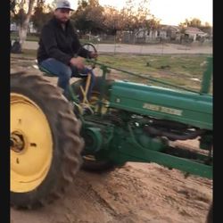 John Deere Tractor Model B 