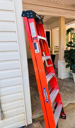 300 lbs. Load Capacity Step ladder