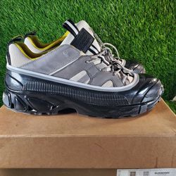  Burberry Arthur AM-F mens 44 (US10)