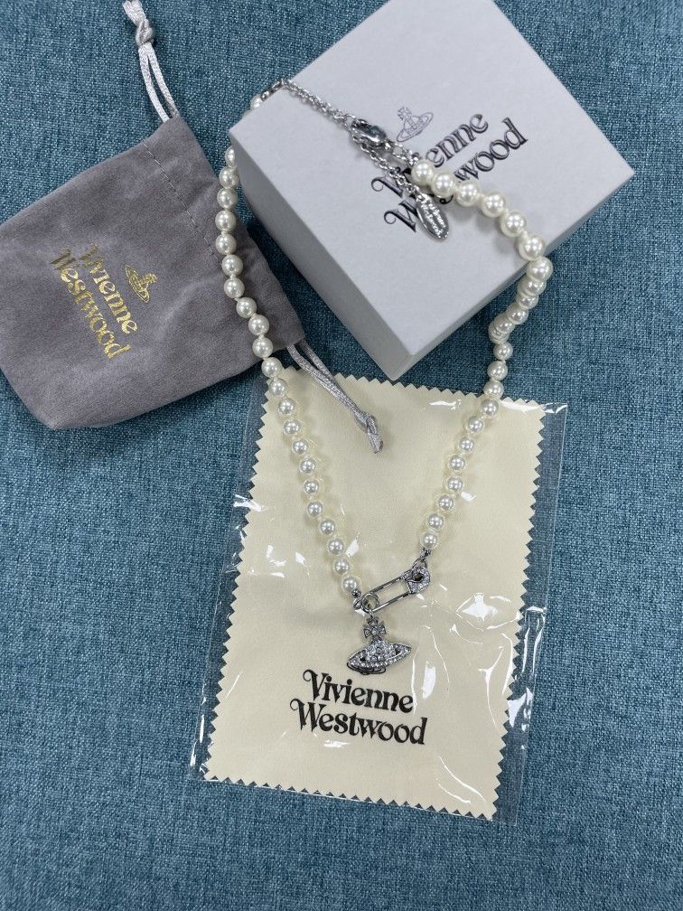 Vivienne Westwood Lucrece pearl necklace in Silver