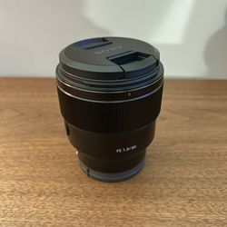 Sony FE 85mm F/1.8 Lens