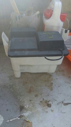 Windshield resivor tank