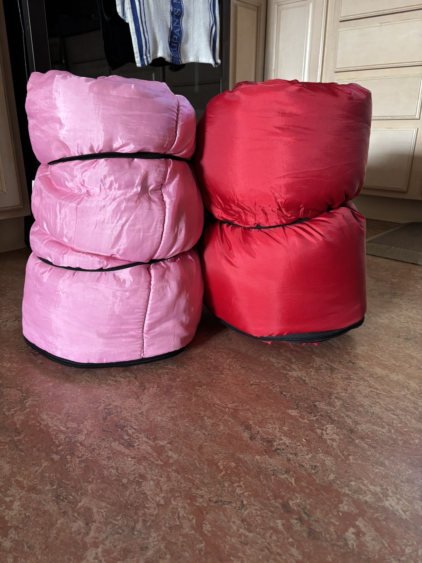 2 Sleeping Bags