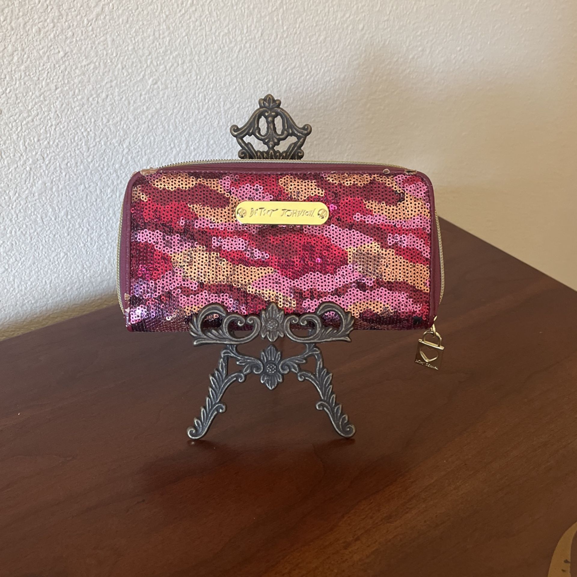 Wallet Betsy Johnson Maroon Color