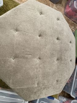 Cushion hide away shoe keeper