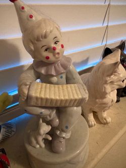 Trinket clown figurine