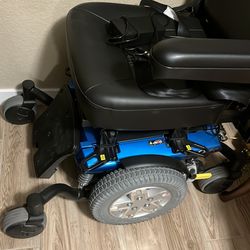 Electric wheelchair