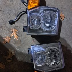 06 Jeep Commander Headlights