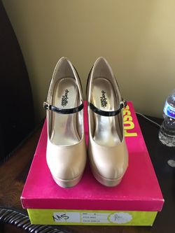 Beautiful heels (size 6)