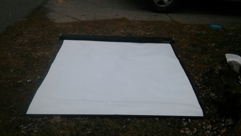 Bretford 200 Mercury pull down projector screen