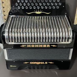 Hohner Corona Xtreme II 34-Button Accordion, FBbEb, Black