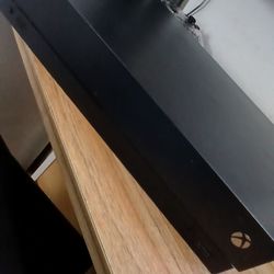 Xbox One X (1TB)