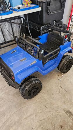 Little blue battery car