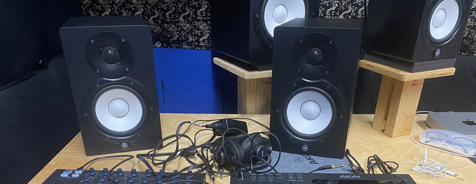 Yamaha HS7 Monitors