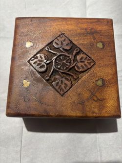 Vintage Carved Wooden Trinket Box with Brass Inlay – Floral Design