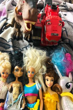 Lot toys barbie/monsterhigh/dinotrux