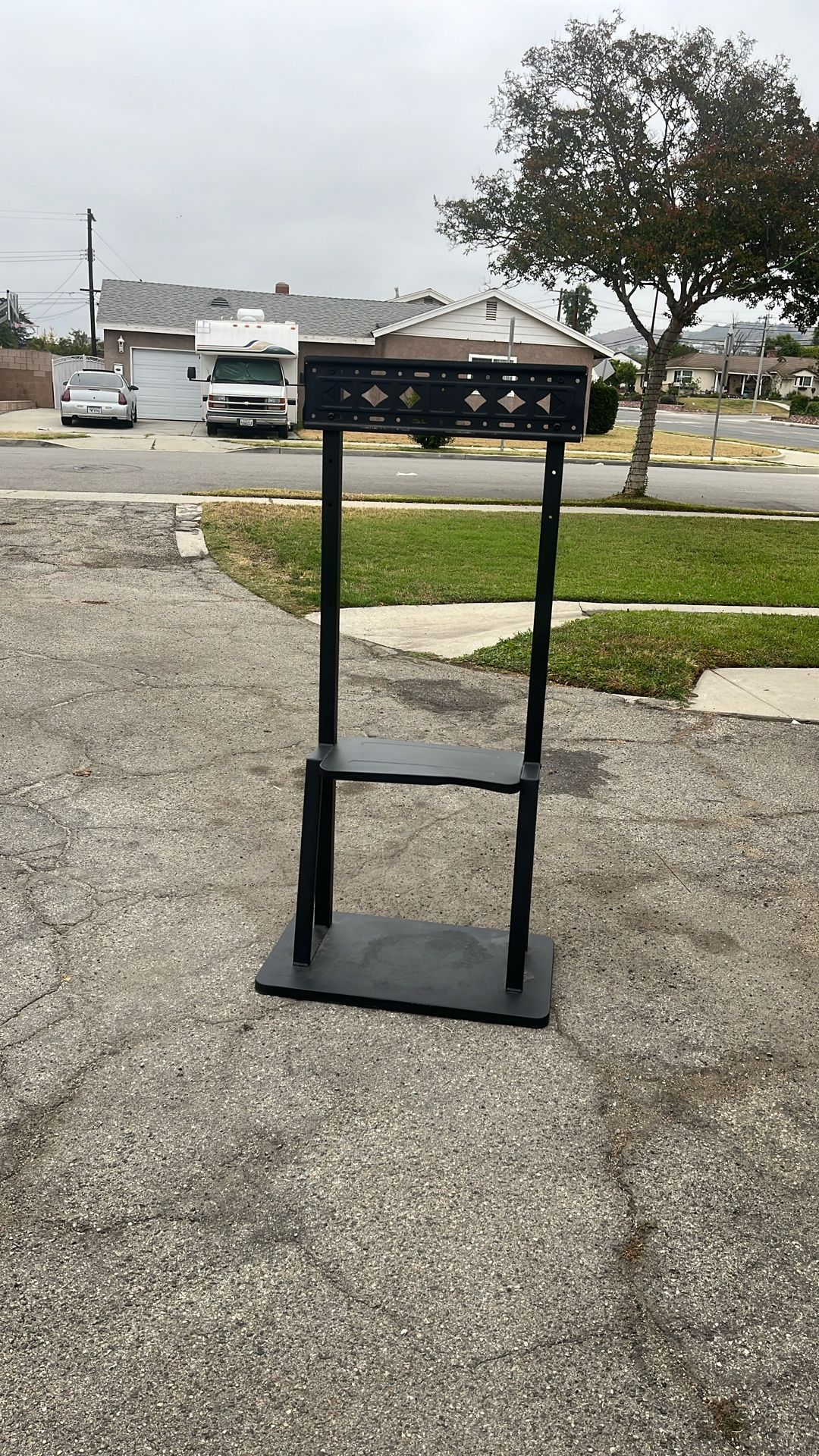 TV STAND $10