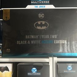 McFarlane DC Multiverse Batman (Gold Label) Year 2 Black & White Accent Edition