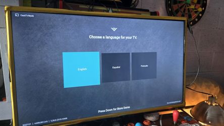 32 Inch Smart TV Vizio Works Fine Bought Bigger TV No Problems Good For Bed Room Come With The Wall Mount