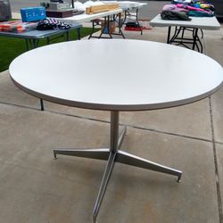 Round Dining Table 