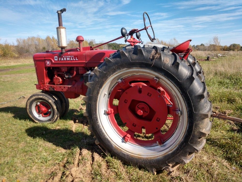 Farmall tractor. With disc.