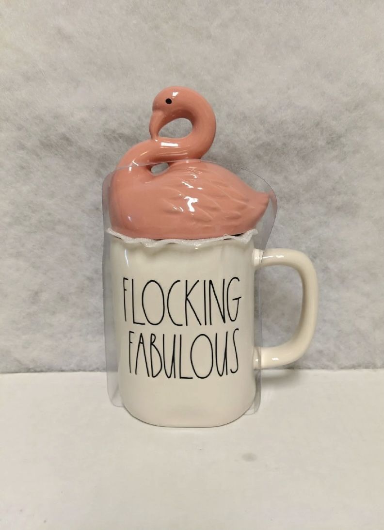 Rae Dunn Mug w/ Flamingo 𦩠Topper