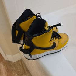 Nike Air Force 1 High Yellow Ochre Black AV8364-700 Men's Sz 9.5 Used