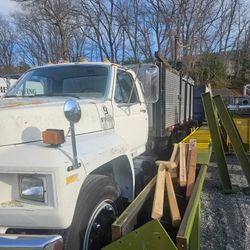 Ford F700 5speed 1987