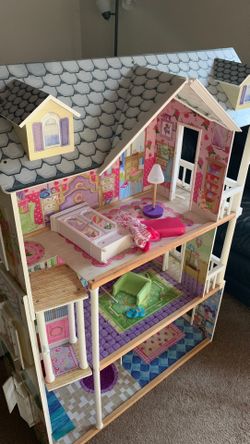 Doll house 4ft