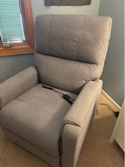 Reclining lift chair