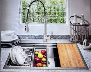 Kitchen sink w/Spring Neck Faucet 33 in.